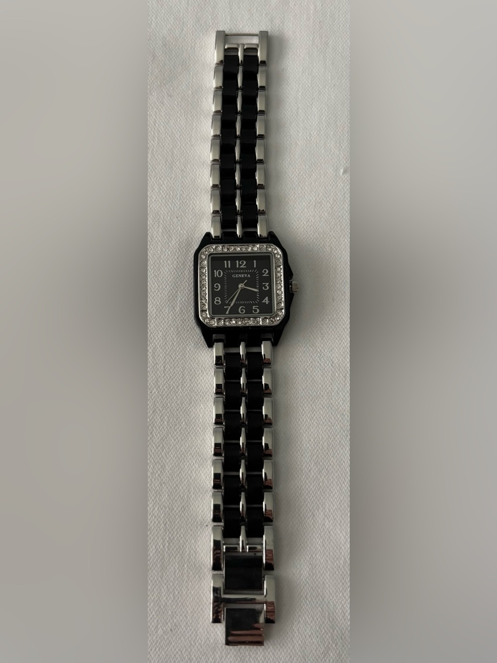 ⌚️$8 Black and Silver Metal Quartz Women's Bracelet Watch with Crystal Bezel